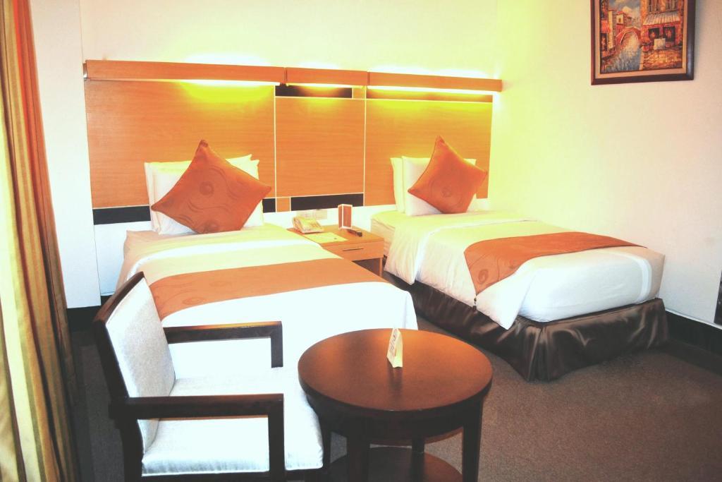 Big 8 Corporate Hotel Tagum Zimmer foto